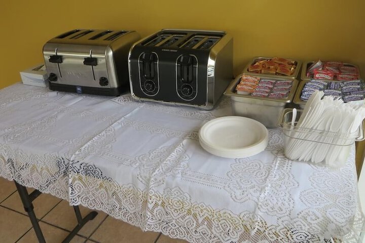 Dining 17 of 21