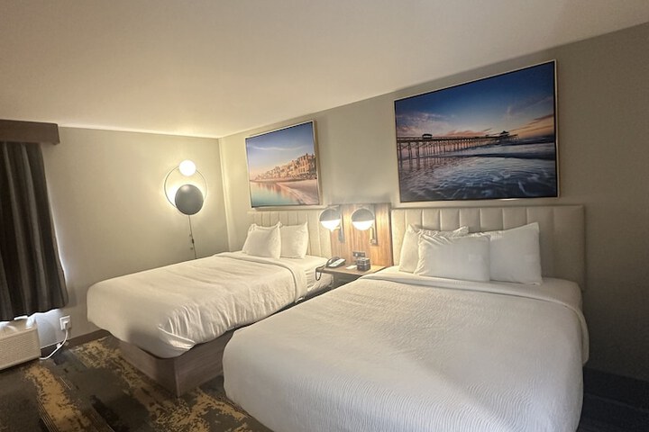 Room 32 of 99