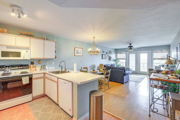 Beach & Pool Access at Condo on Cedar Key!