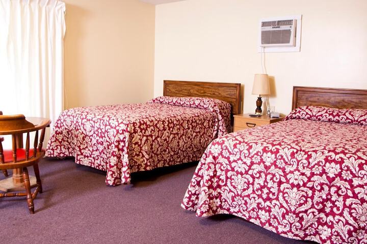Charlies Motel