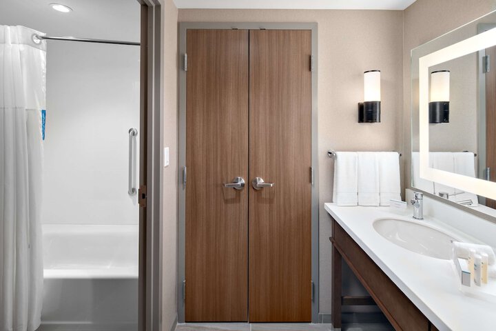 Room 27 of 36