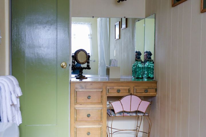 Gold Mountain Manor Bed and Breakfast