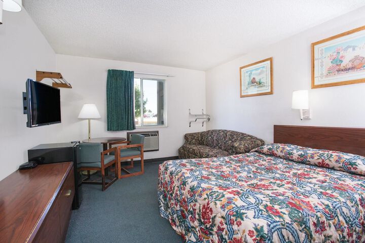 Room 11 of 30