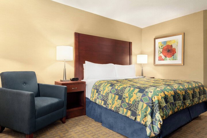 Room 10 of 29