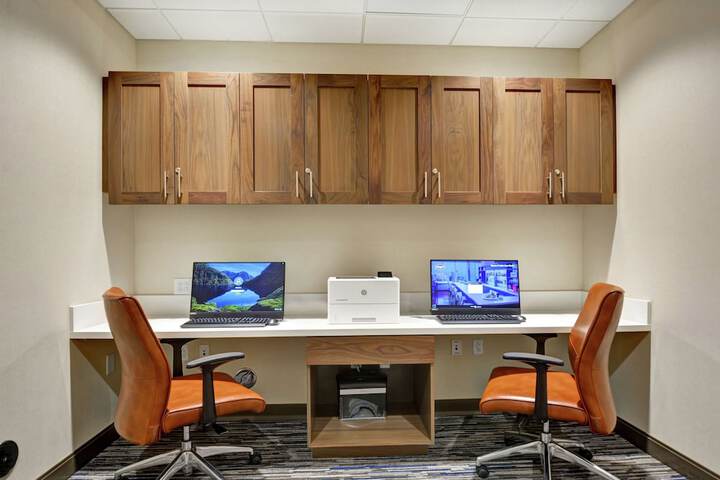 Business Center 41 of 41
