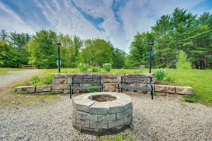 3 Mi to Story Land: All-season Family Condo