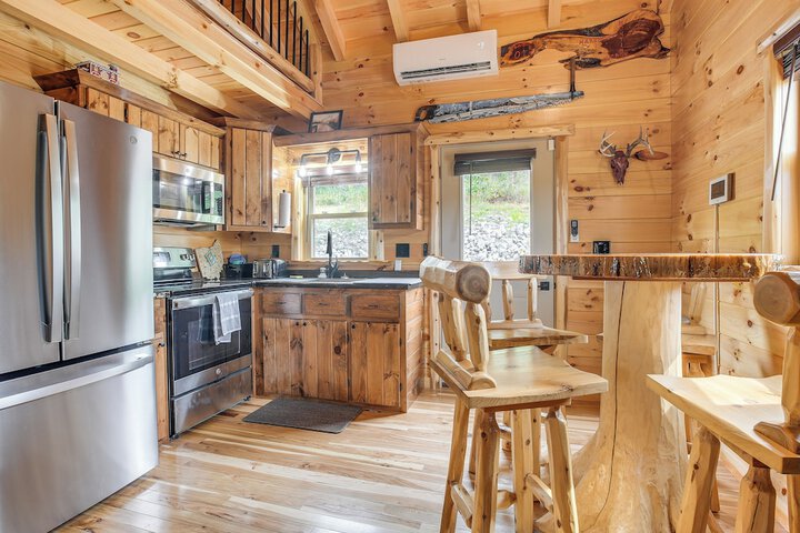 Hike & Fish! Cabin Near Hocking Hills State Park