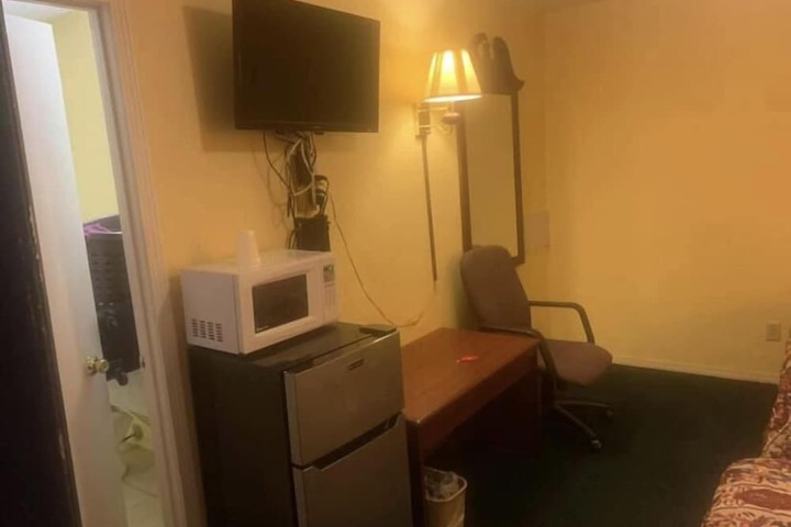 Economy INN poteau