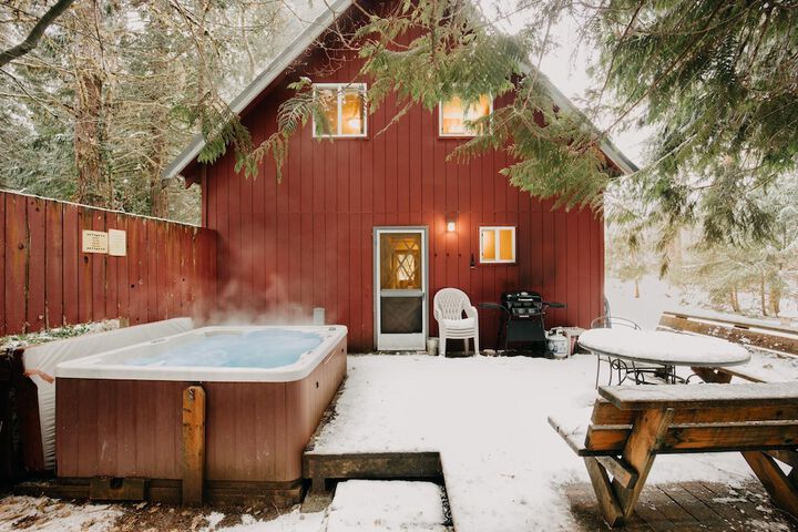 Mt Baker Rim Cabin 63 - a Traditional ski Chalet Pet Friendly Free Wi-fi