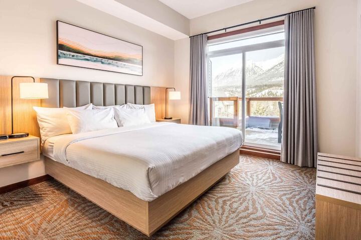 Blackstone Mountain Lodge by CLIQUE