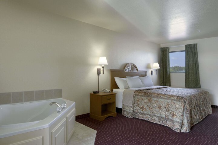 Room 6 of 7