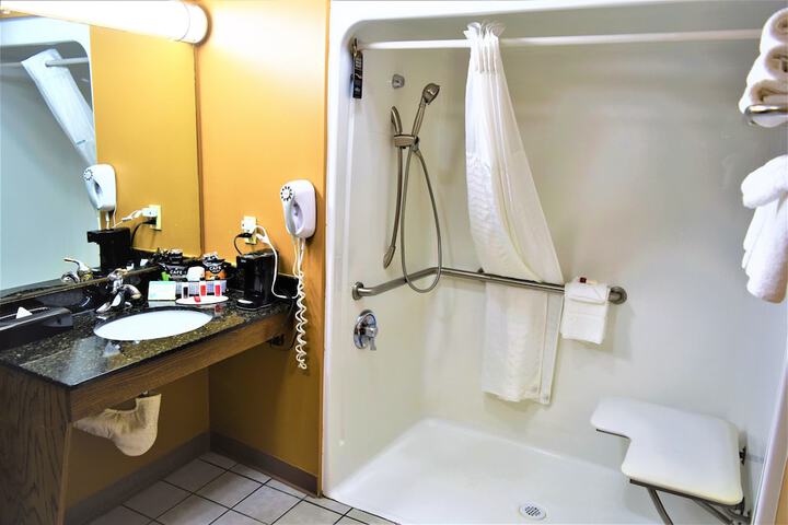Room 10 of 38