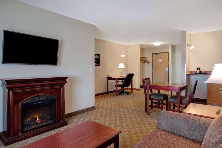 Days Inn by Wyndham Dawson Creek