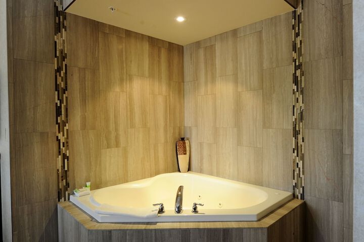 Hot Tub 46 of 46