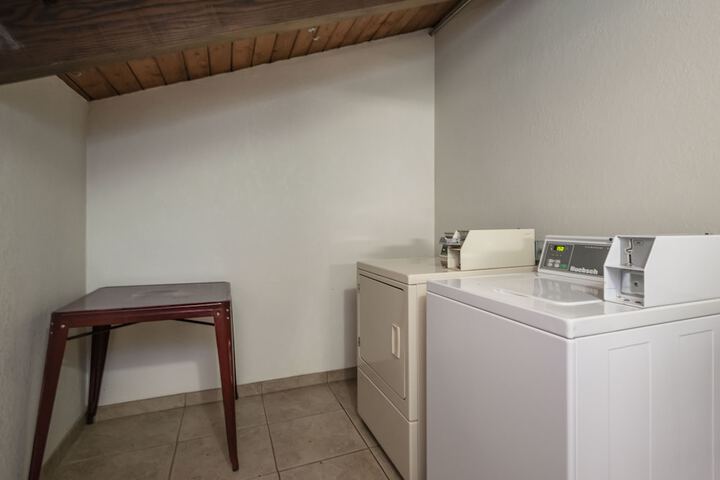 Room 32 of 41