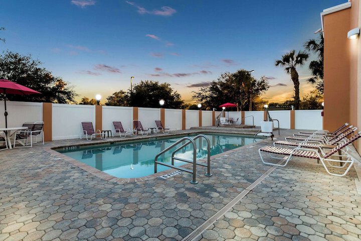 Comfort Suites Tampa Airport North