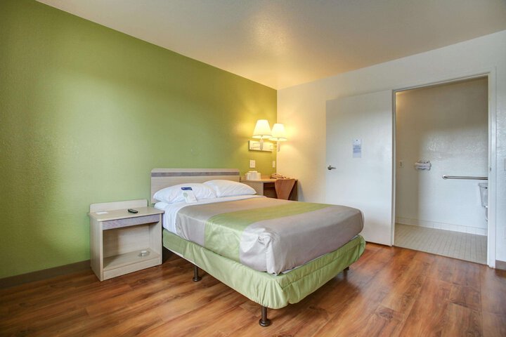 Room 28 of 28