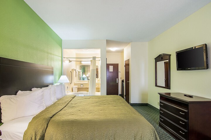 Room 10 of 42