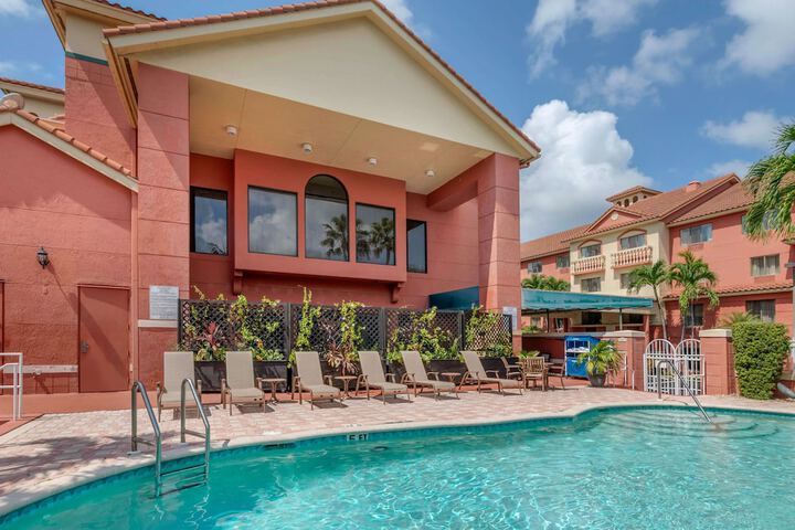 Sundeck 38 of 43