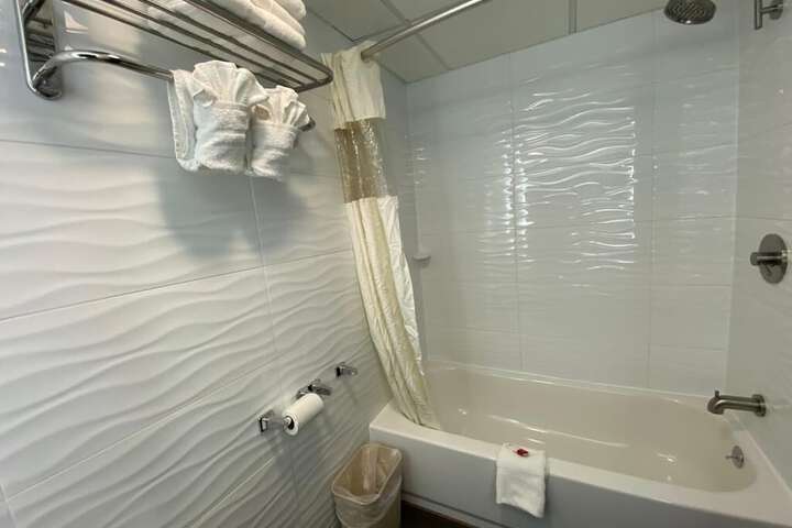 Room 14 of 28