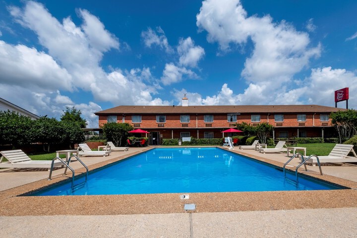 Pool 5 of 39