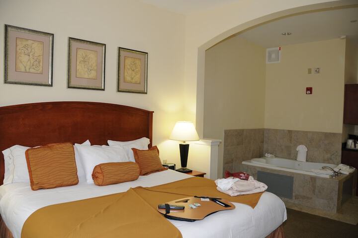 Room 33 of 51