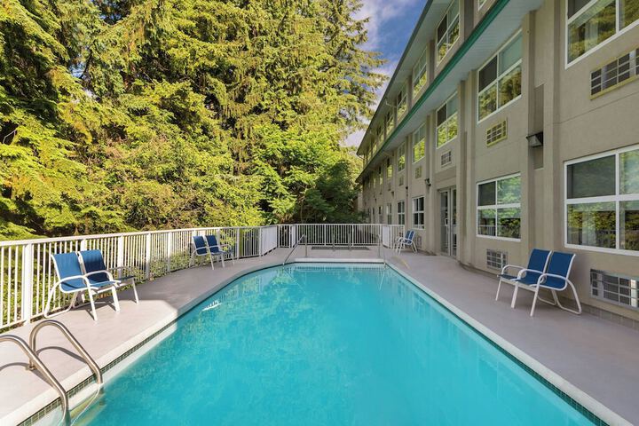 Four Points by Sheraton Surrey