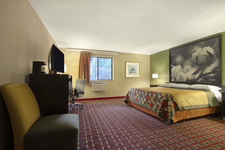 Room 12 of 32