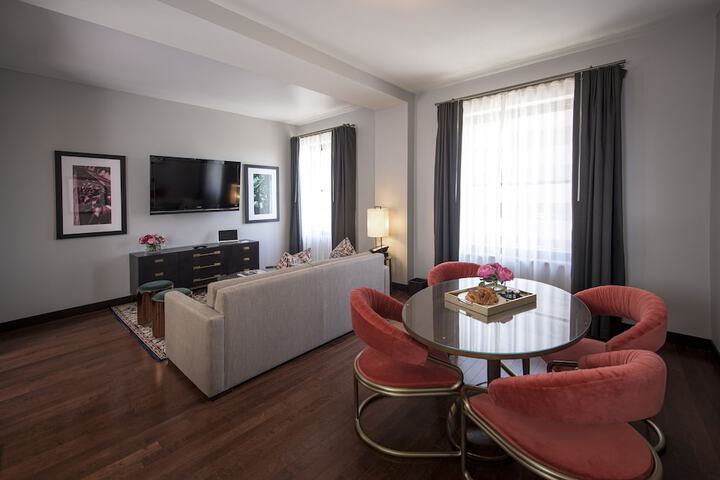 Room 21 of 33