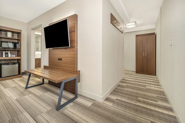 Room 201 of 348