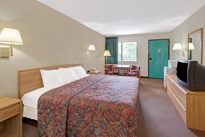 Room 9 of 19