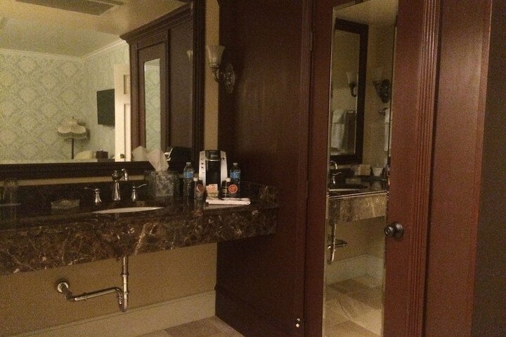 Room 34 of 104