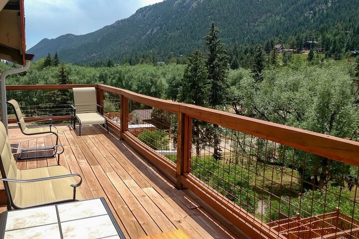 The Green Mountain Falls Lodge
