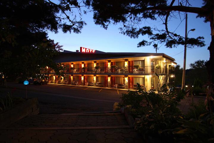 Hotel 7 of 93