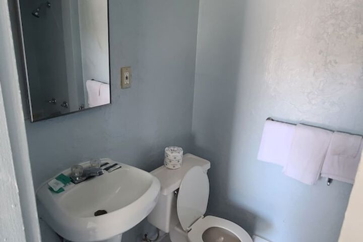 Room 10 of 12