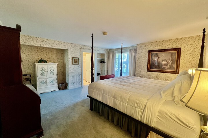 Strawtown Inn & Events