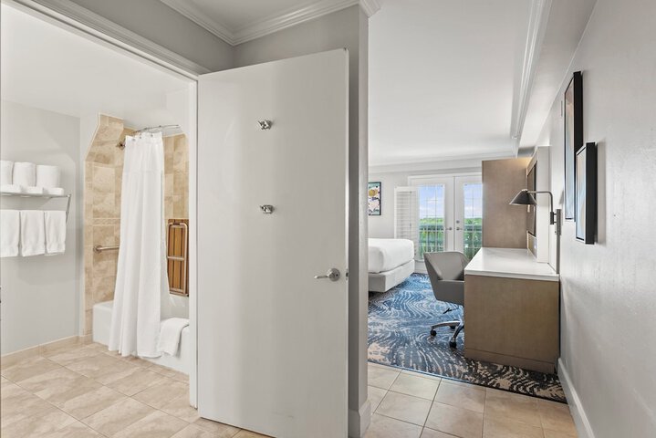 Room 33 of 103