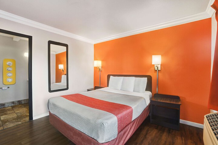 Room 21 of 24