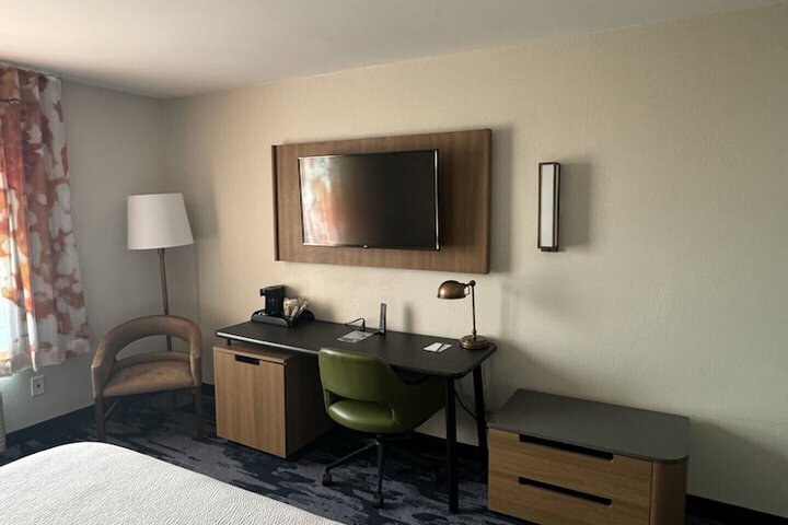 Room 10 of 20