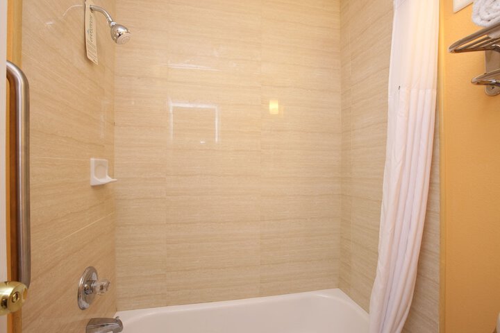 Room 40 of 65