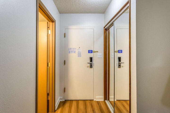 Ballroom/Hall 37 of 37