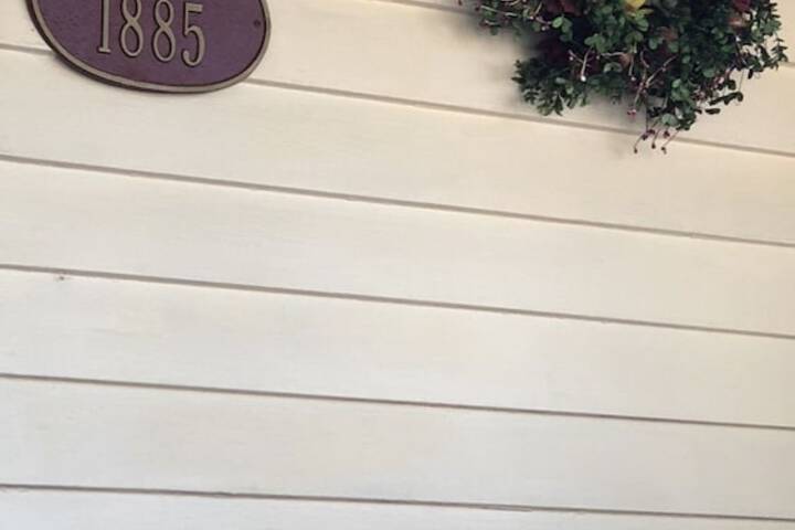 PRINCESS ANNE BOOK LOVERS INN