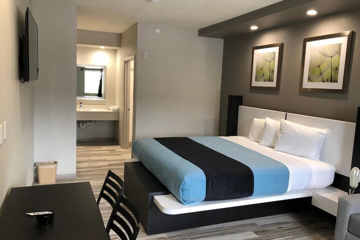Room 18 of 23
