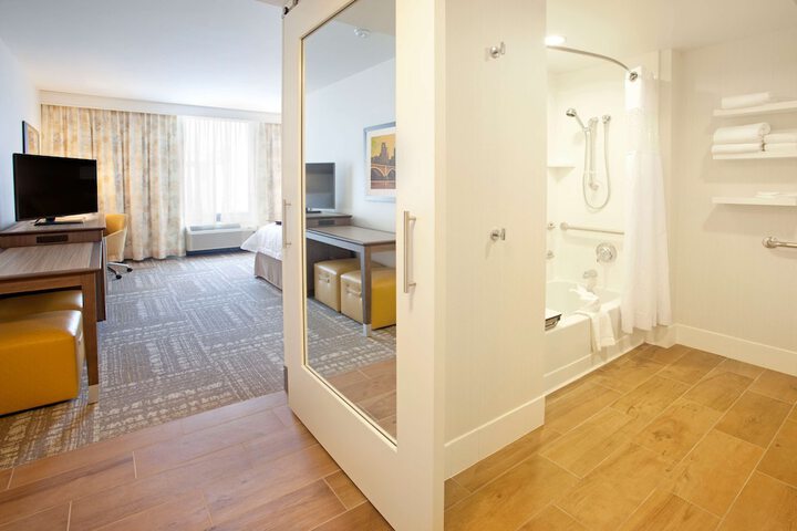 Room 17 of 39