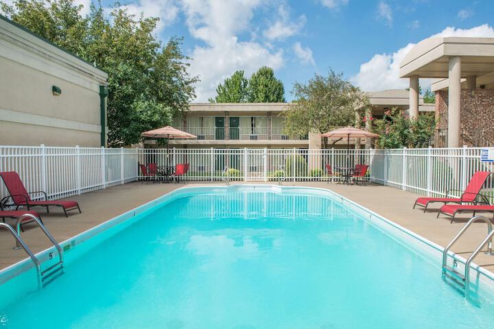 Pool 4 of 14