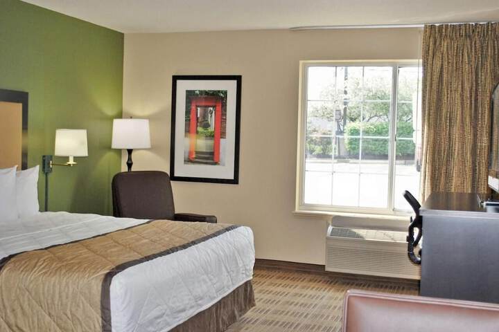 Room 11 of 18