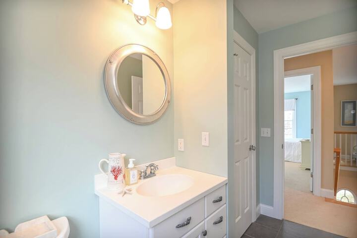 Stunning 5 Bdr Walk to York Harbor Beach!