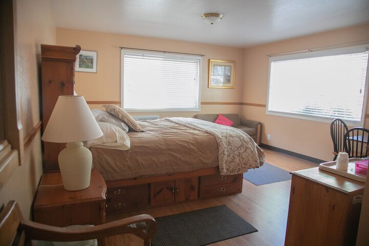 Room 17 of 28