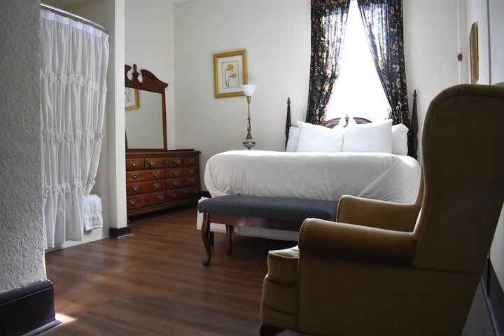 Room 50 of 104