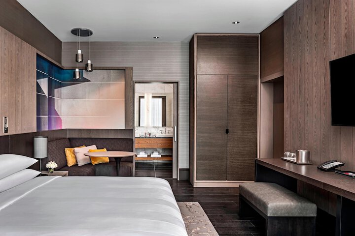 Room 17 of 46